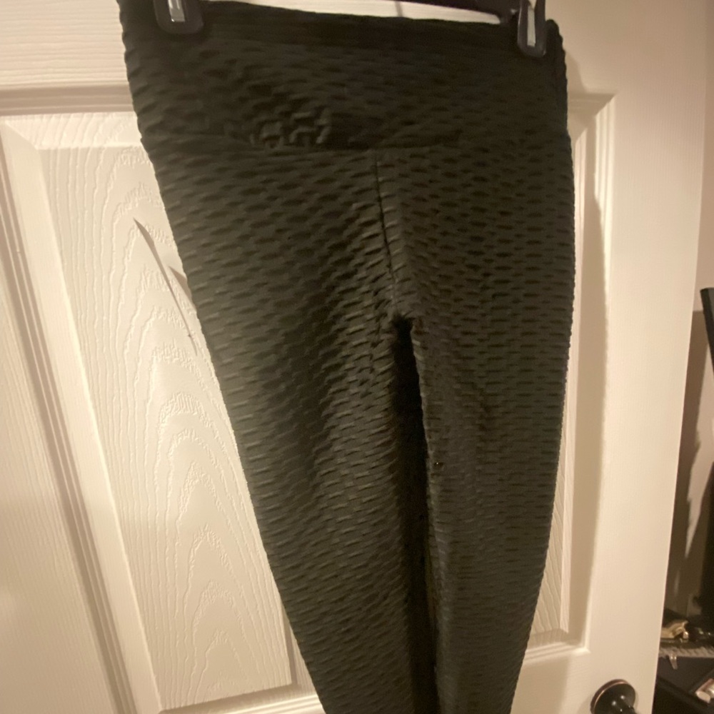 Energy Fit Wear Leggings. (Tiktok Leggings) NWT